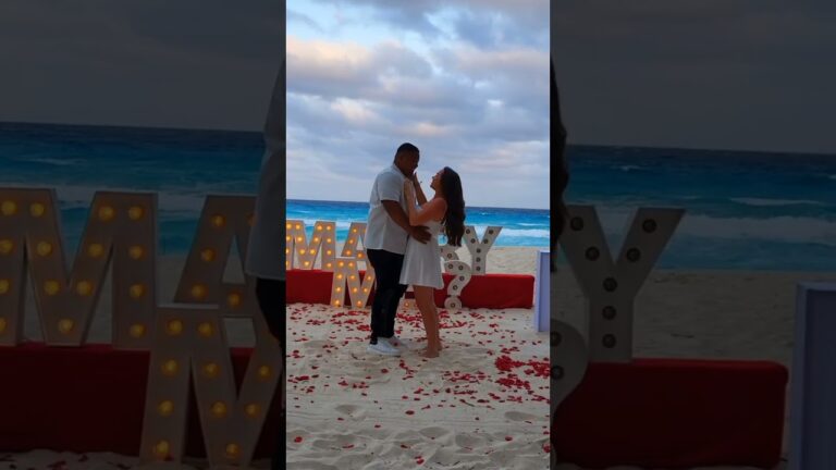 Read more about the article A moment shared with the family during this proposal on this Caribbean beach.